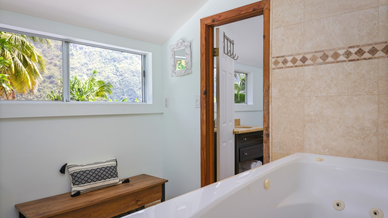 Photo of Bathroom in Honokaa