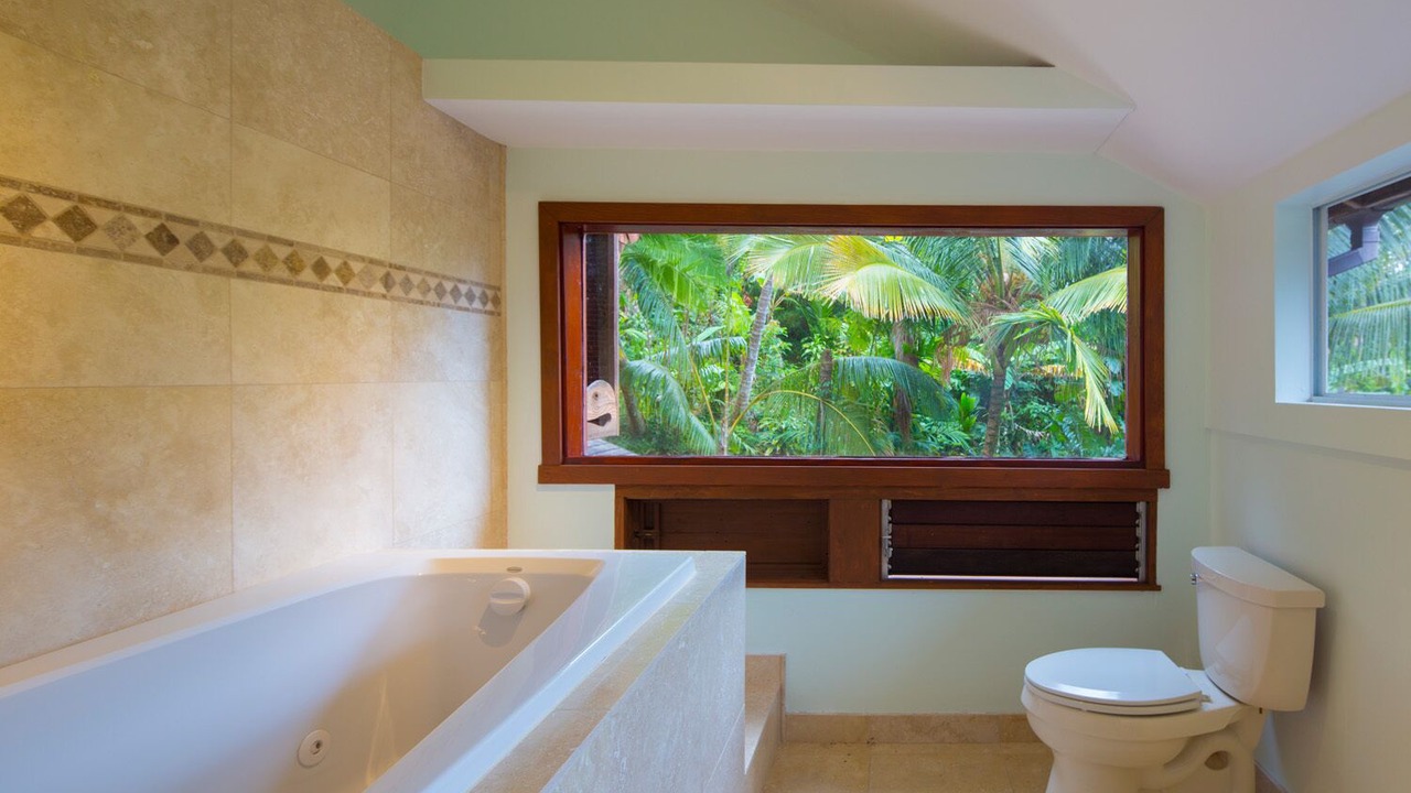Photo of Bathroom in Honokaa