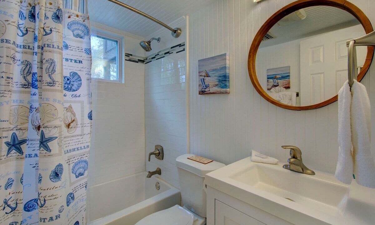 Photo of Bathroom in Saint Simons Island