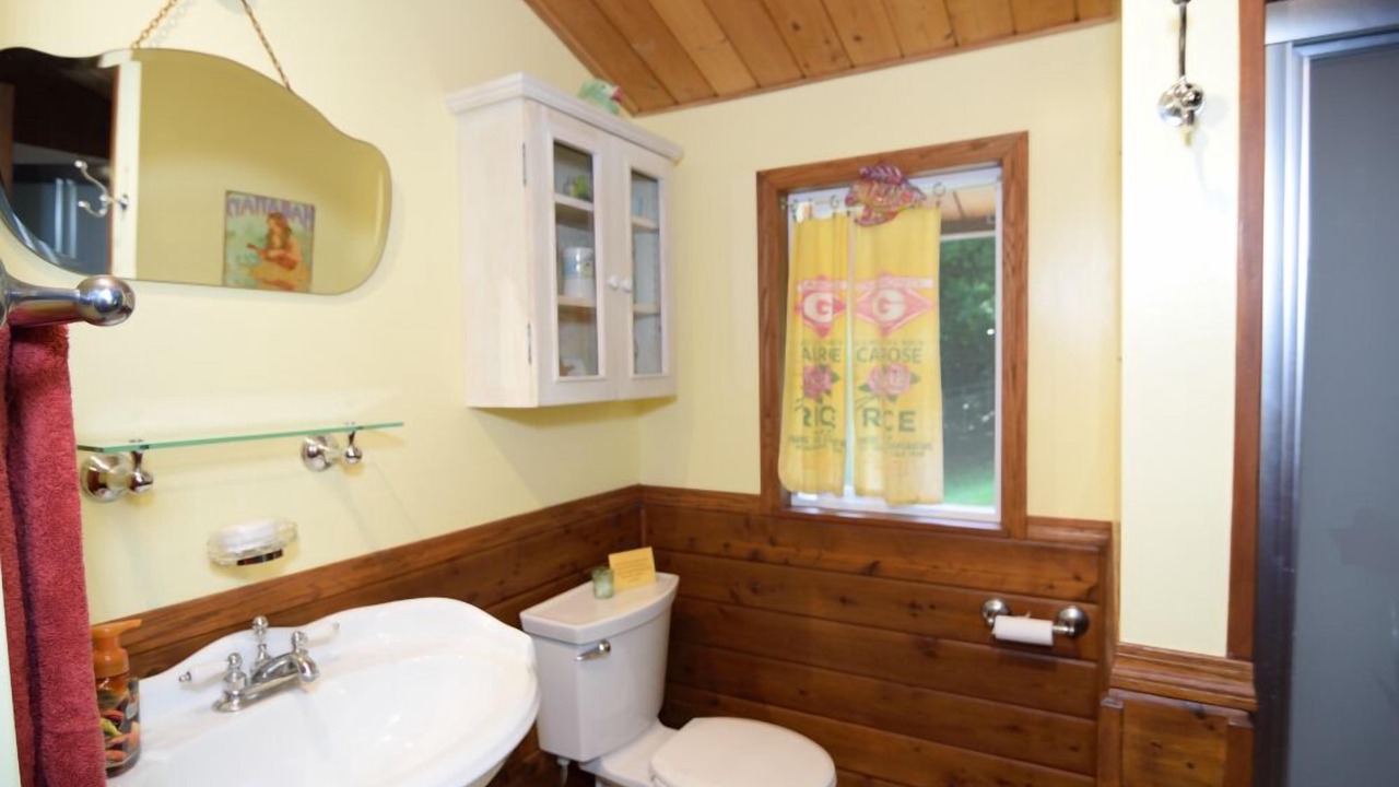 Photo of Bathroom in Honokaa