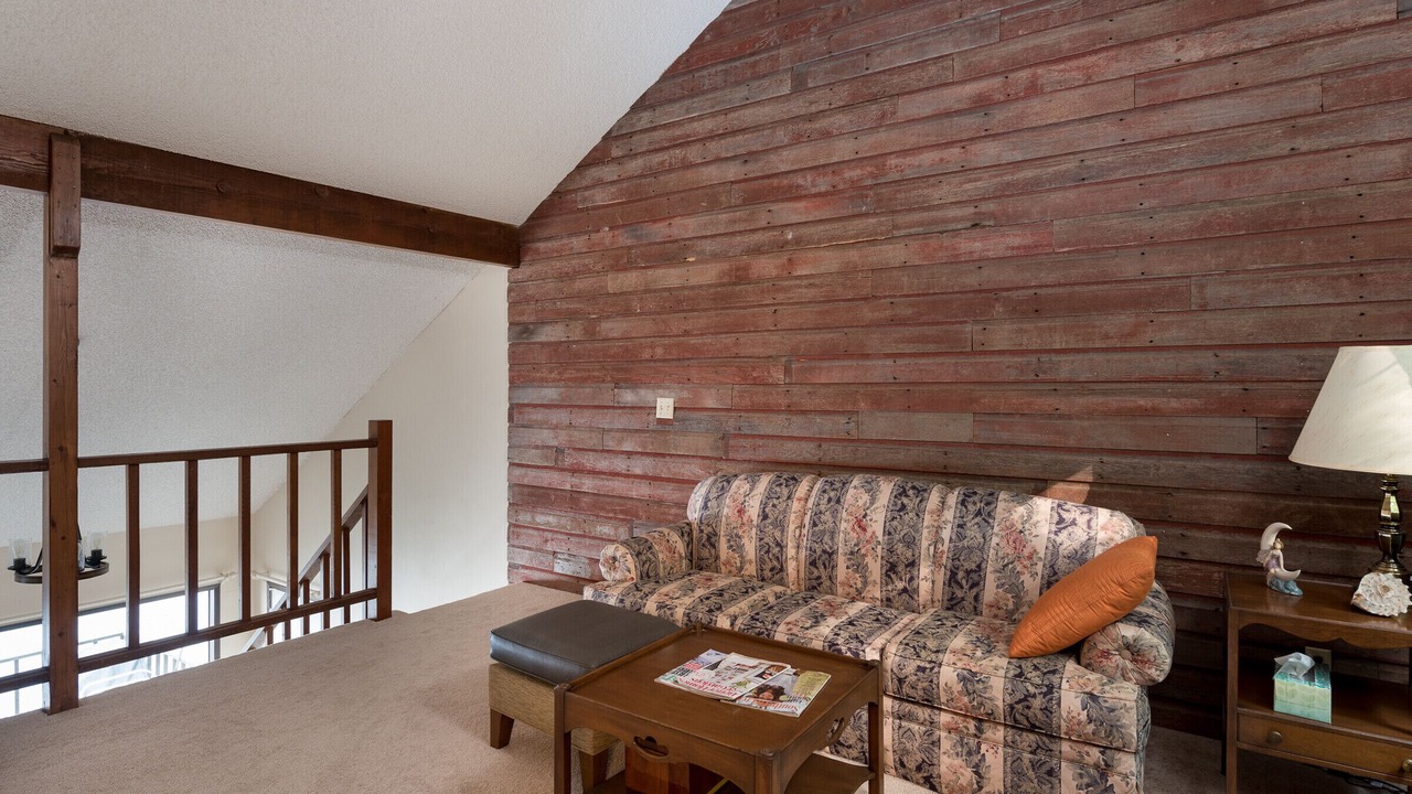 Photo of Livingroom in Langley