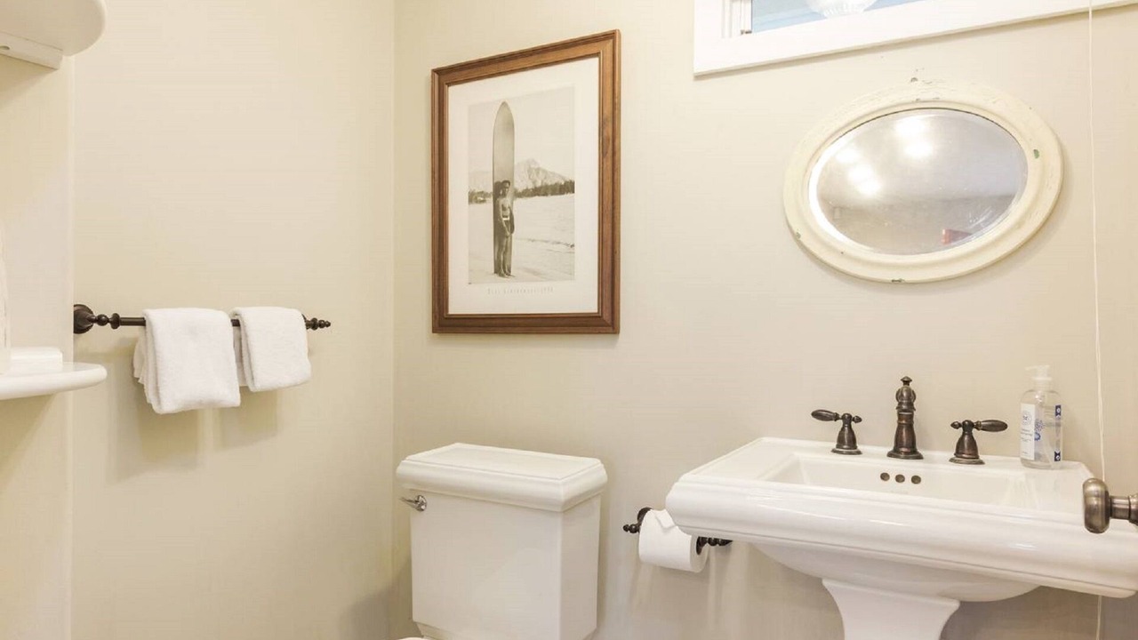 Photo of Bathroom in Keolu Hills