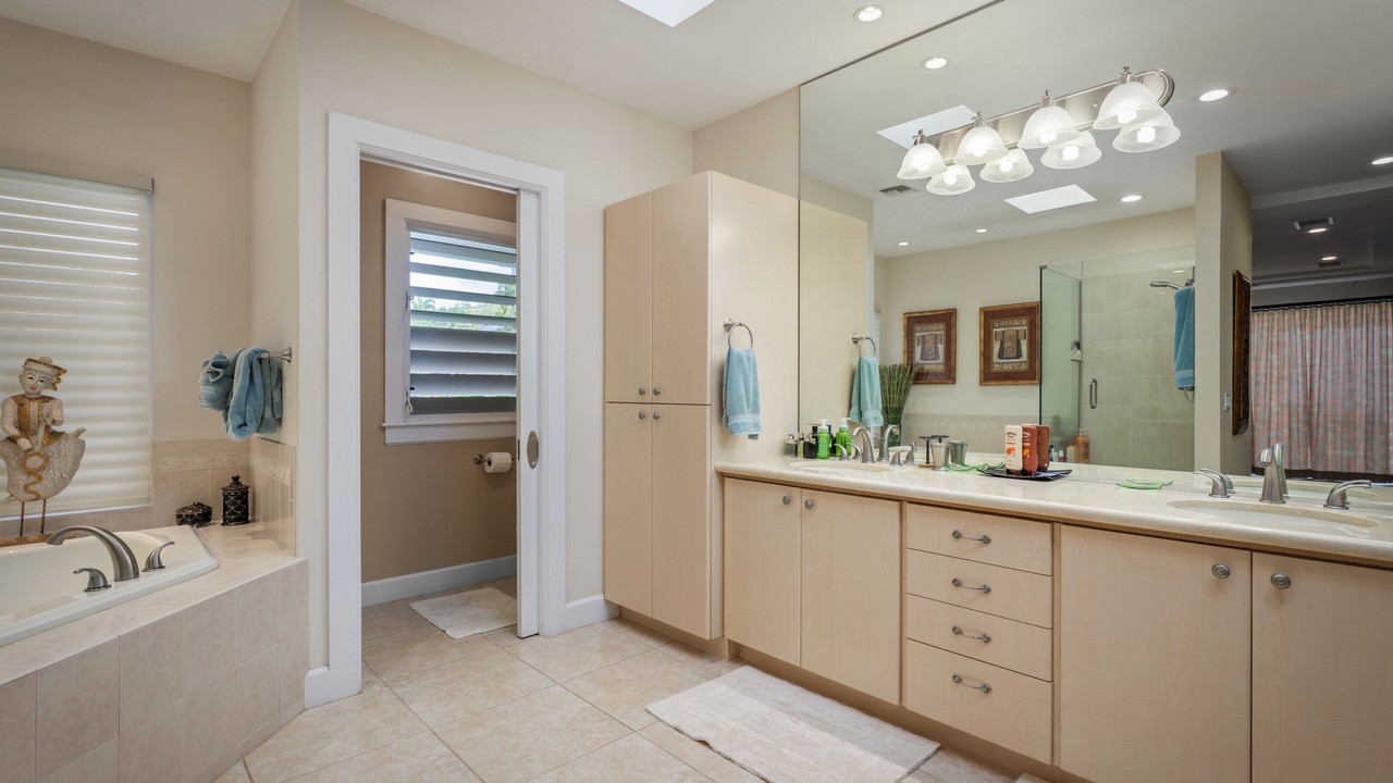 Photo of Bathroom in Keauhou