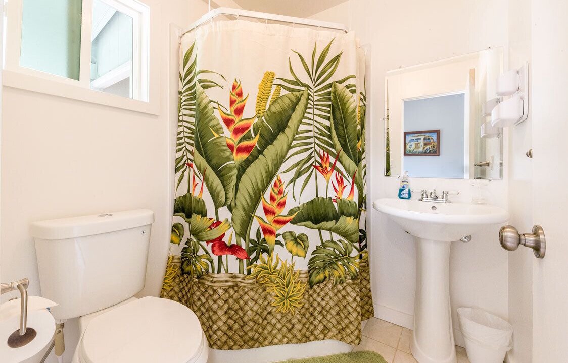 Photo of Bathroom in Ka'a'awa