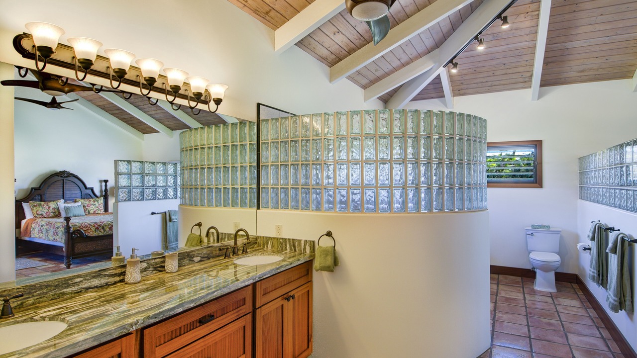 Photo of Bathroom in Poipu