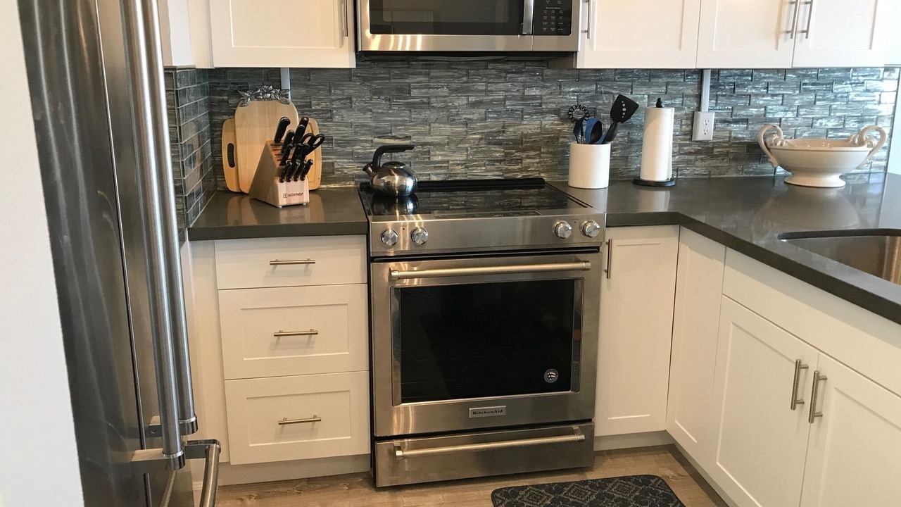 Photo of Kitchen in Makaha Valley