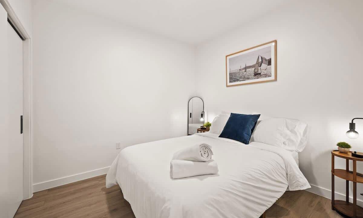 Photo of Bedroom in People's Freeway