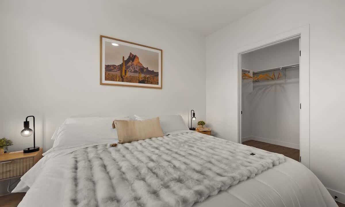 Photo of Bedroom in People's Freeway