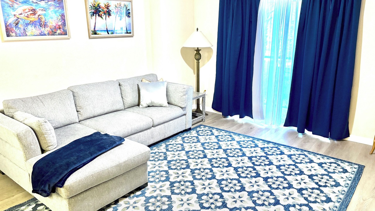 Photo of Livingroom in Bahama Bay