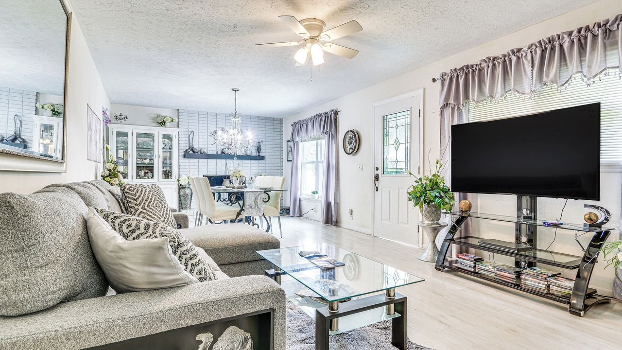Photo of Livingroom in Mount Airy