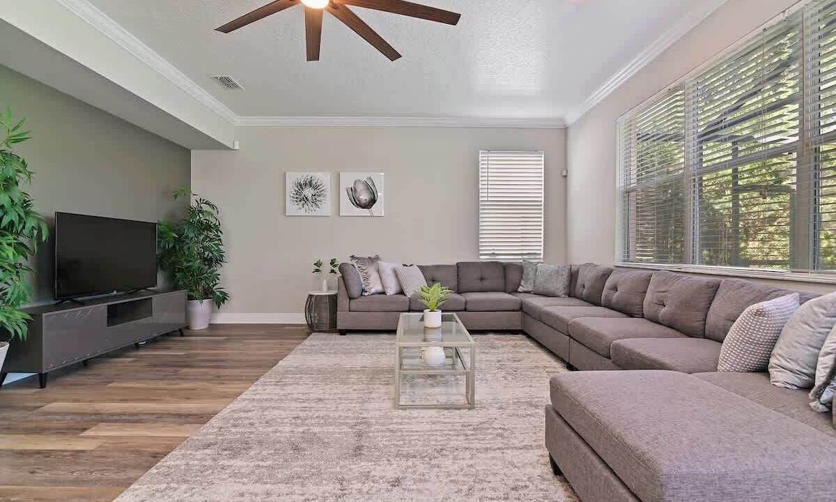 Photo of Livingroom in Legacy Park