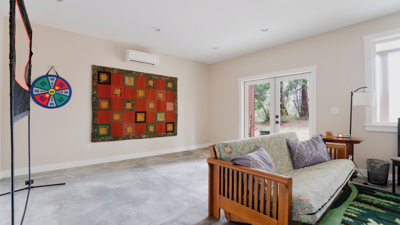Photo of Livingroom in May Creek