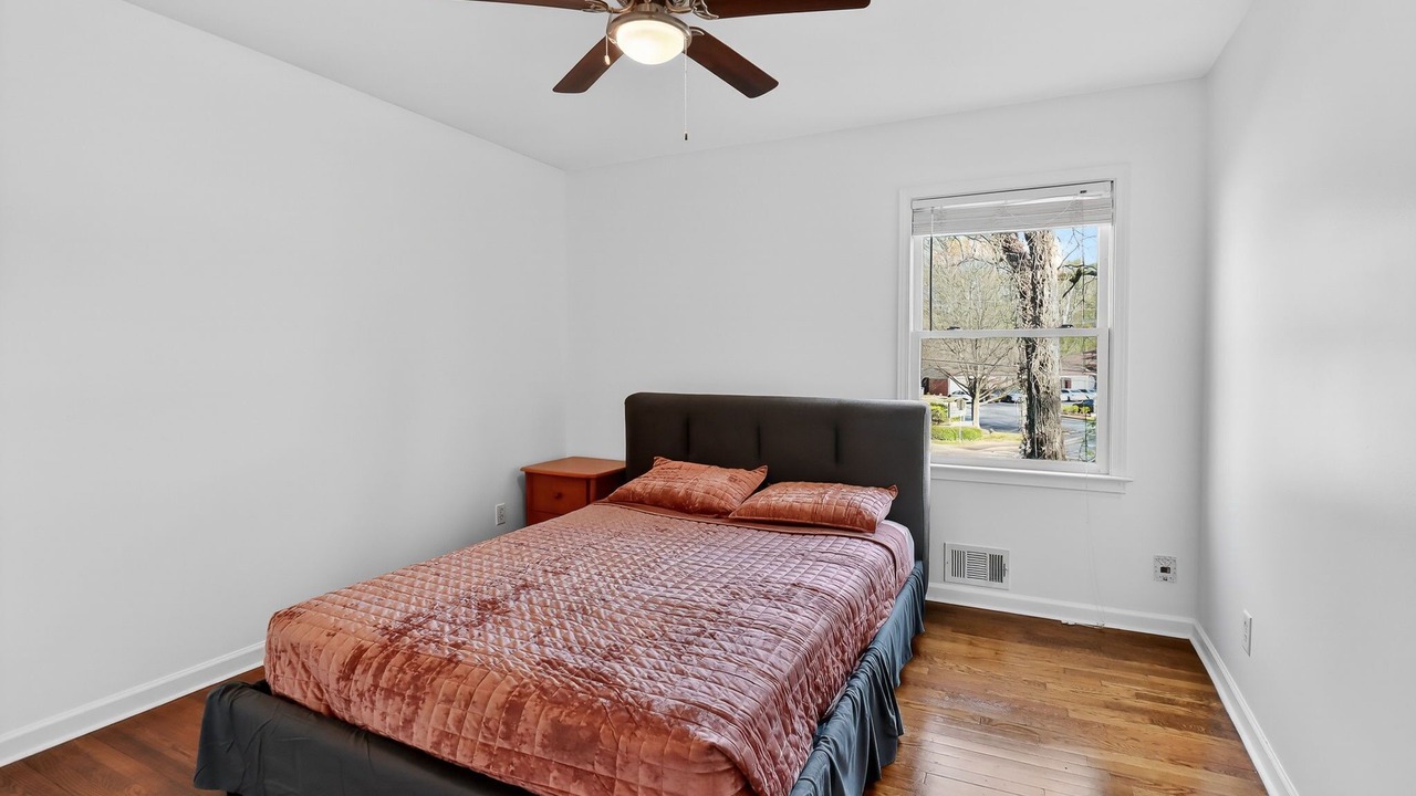 Photo of Bedroom in Briarcliff Heights