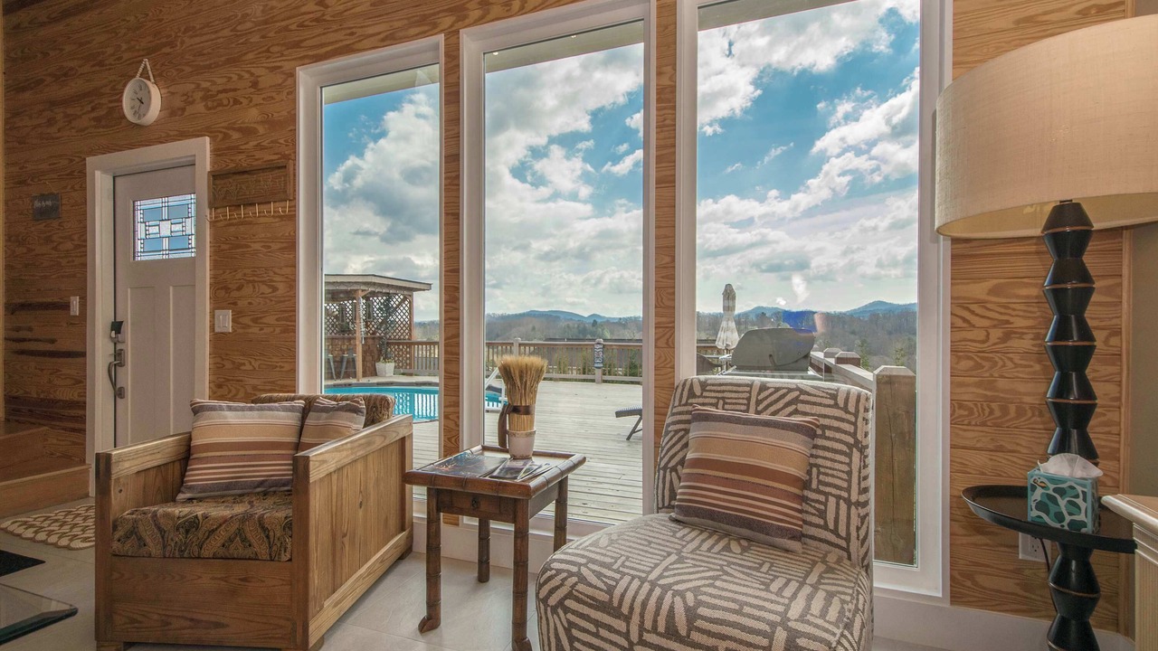 Photo of Livingroom in Candler