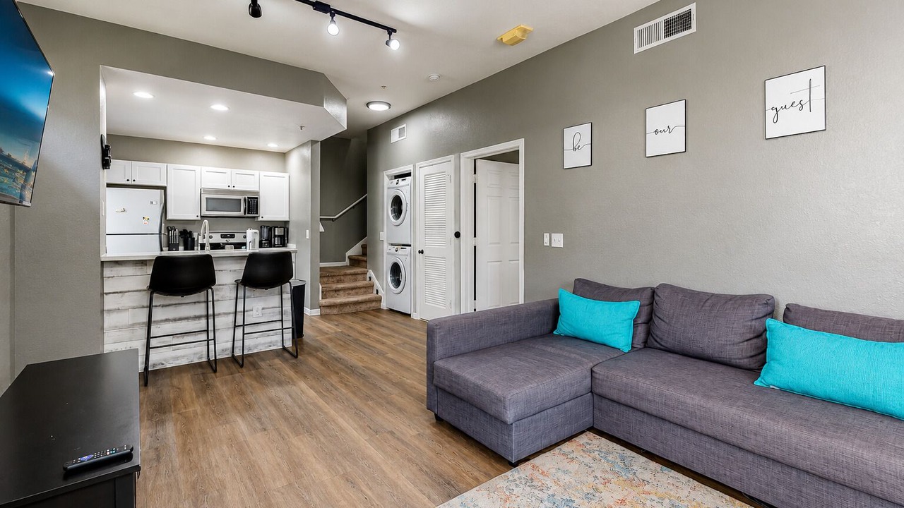 Photo of Livingroom in Venetian Bay Villages