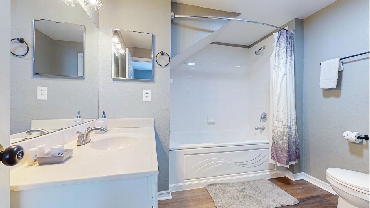 Photo of Bathroom in Venetian Bay Villages