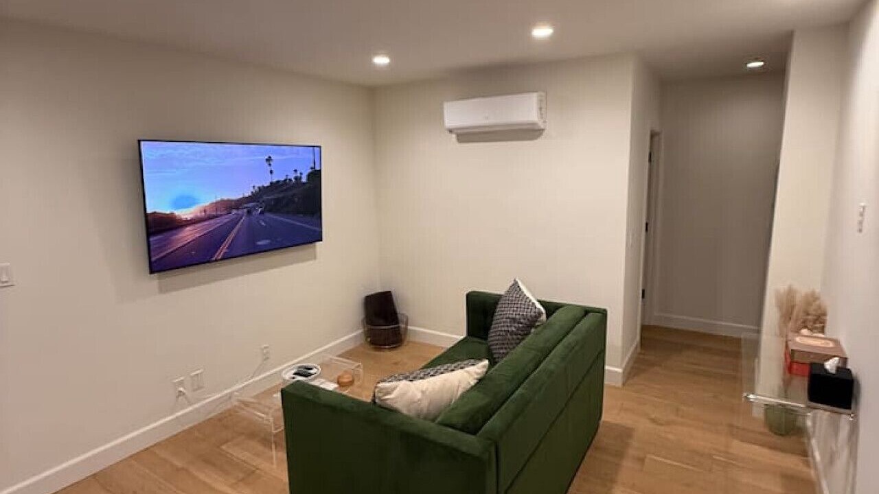 Photo of Livingroom in Eastern Malibu