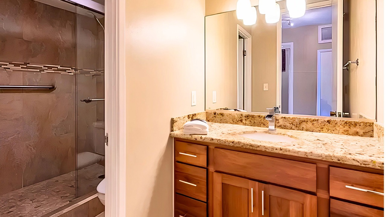 Photo of Bathroom in Historic Lahaina Front Street