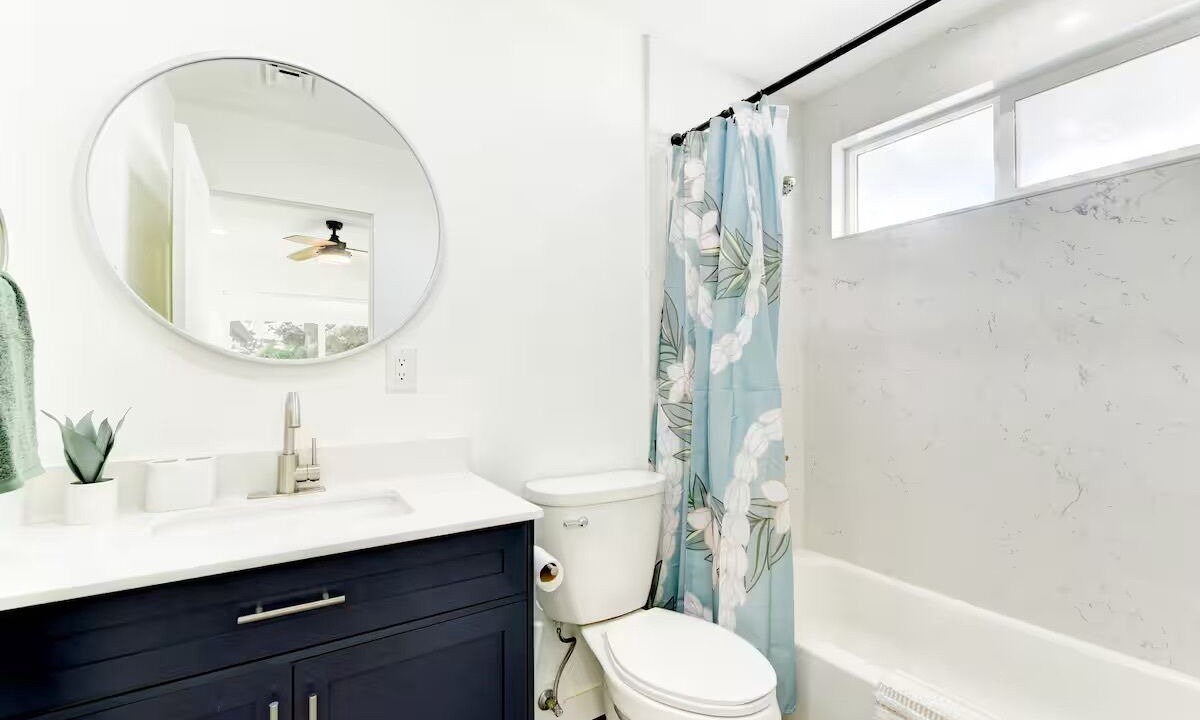 Photo of Bathroom in Keolu Hills