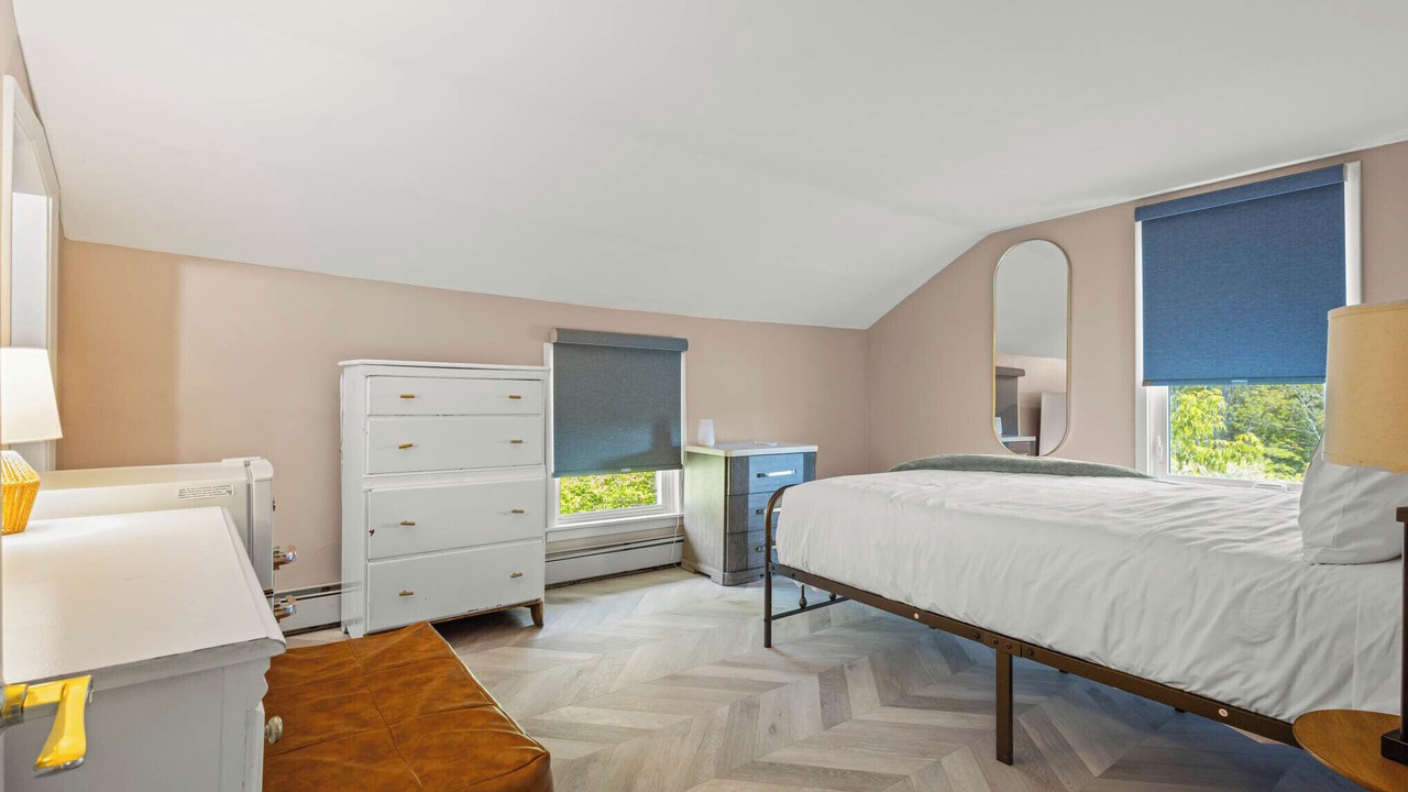 Photo of Bedroom in Town of Aurora