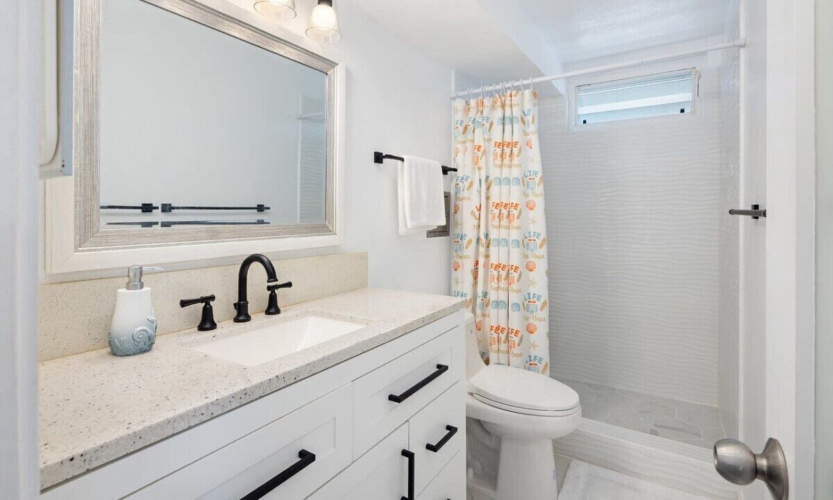 Photo of Bathroom in Punaluu