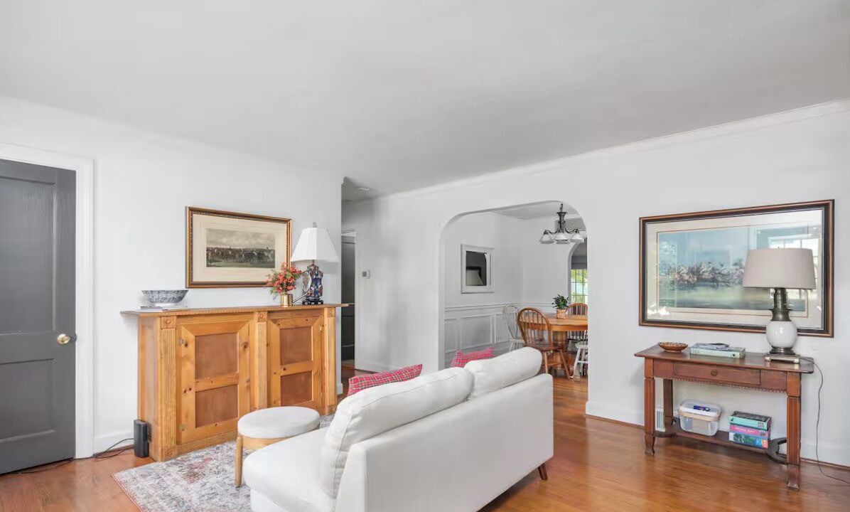Photo of Livingroom in Lexington