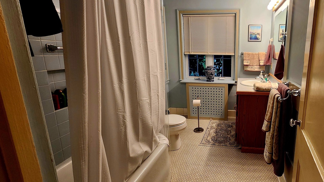 Photo of Bathroom in Warren