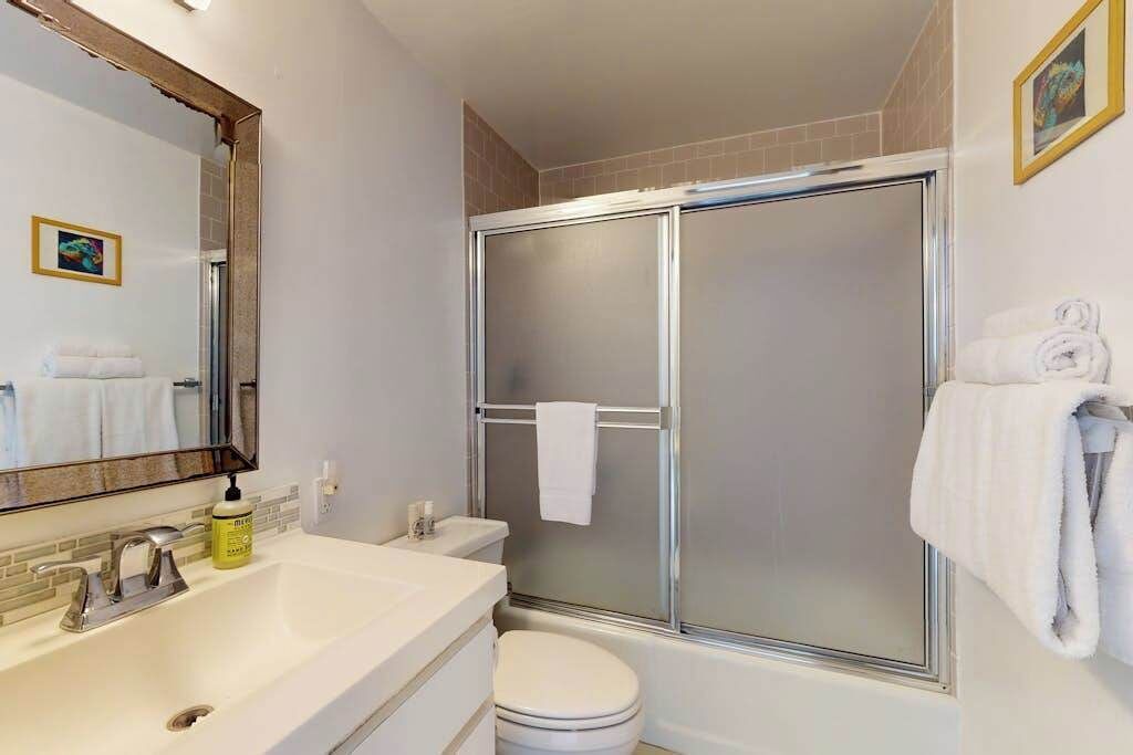 Photo of Bathroom in Hilo