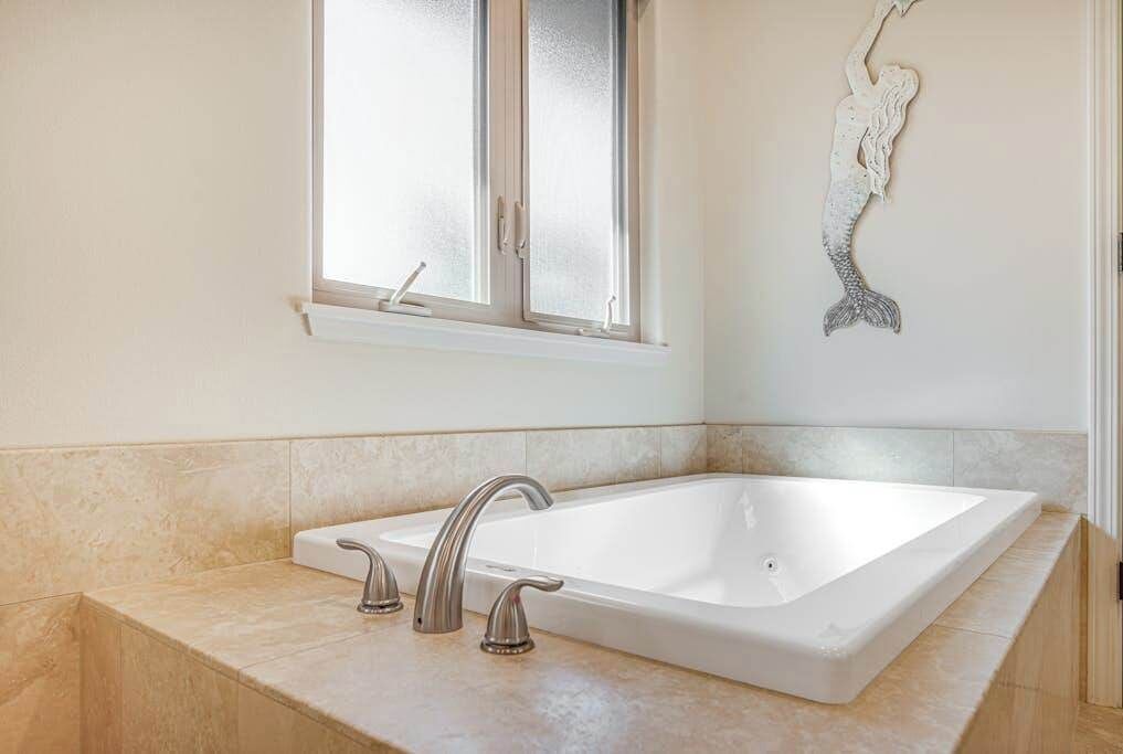 Photo of Bathroom in Alii Heights Mauka