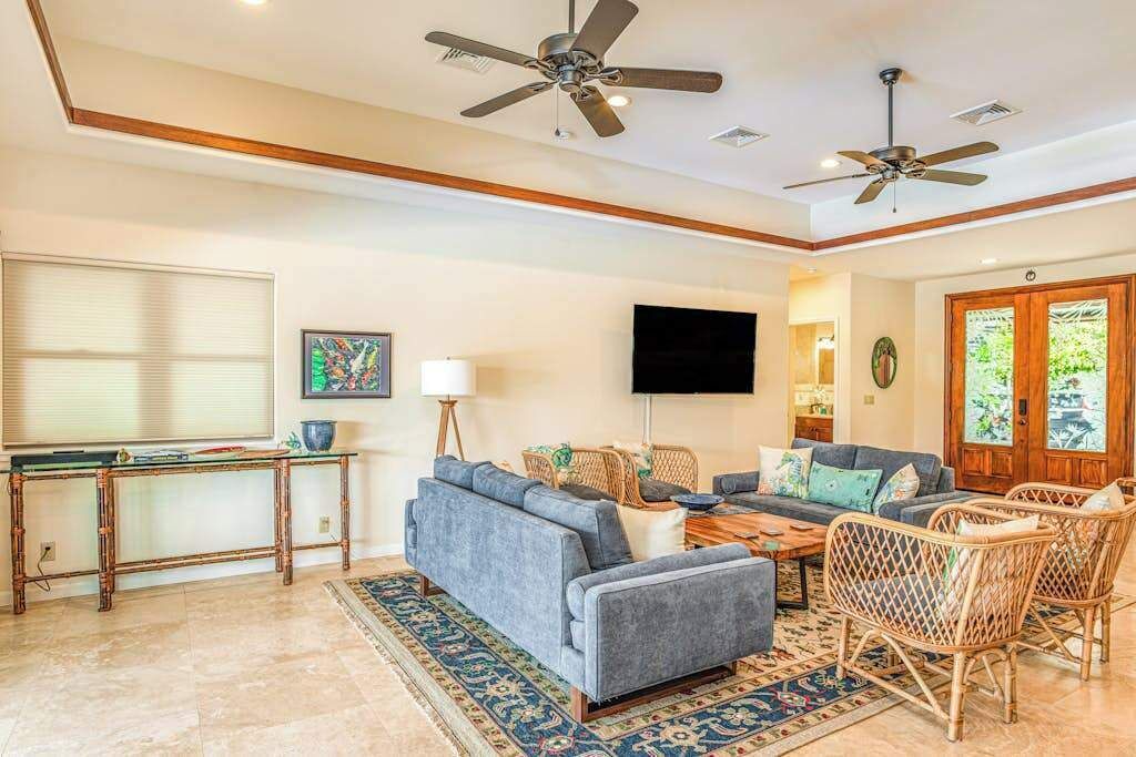 Photo of Livingroom in Alii Heights Mauka