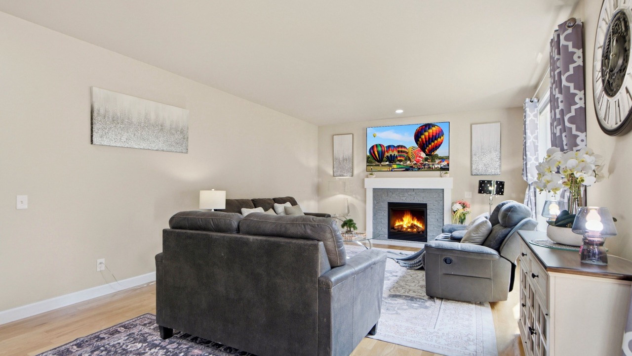 Photo of Livingroom in Paine Field-Lake Stickney