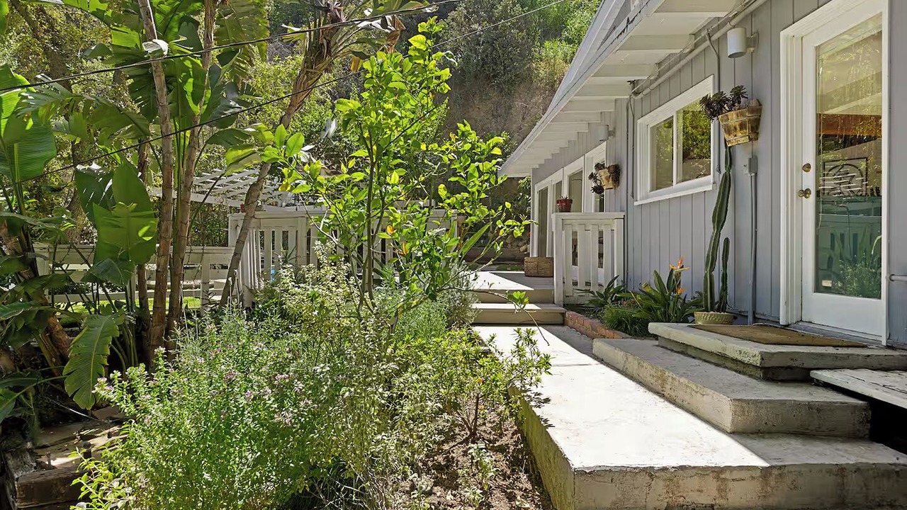 Photo of Patio Balcony in Beachwood Canyon