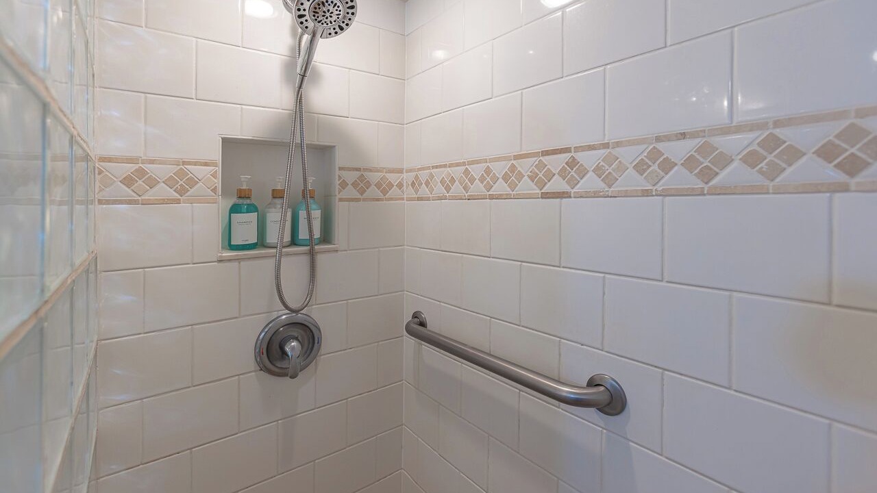 Photo of Bathroom in Maalaea