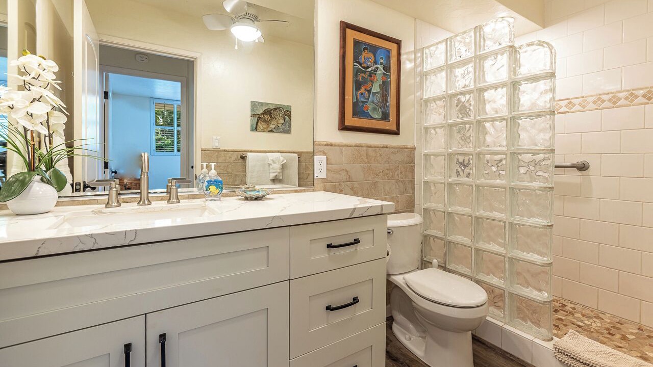 Photo of Bathroom in Maalaea