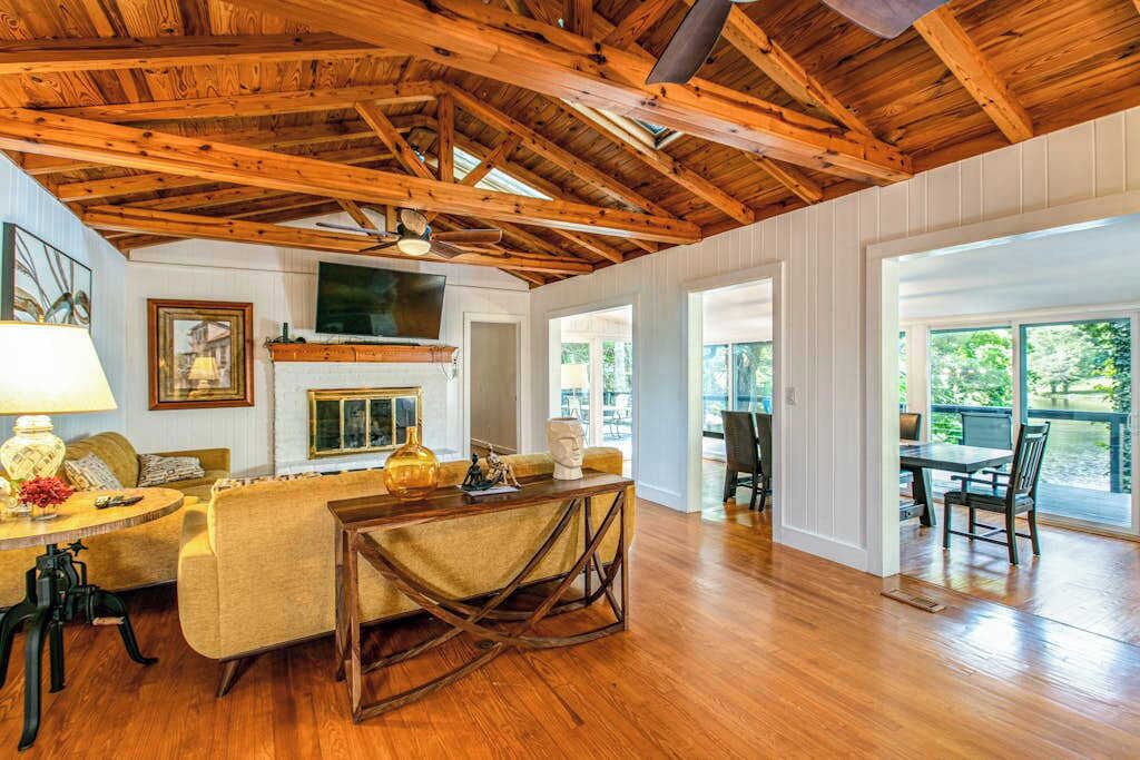 Photo of Livingroom in Flat Rock