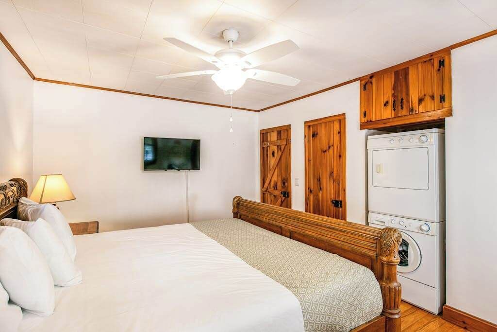 Photo of Bedroom in Flat Rock