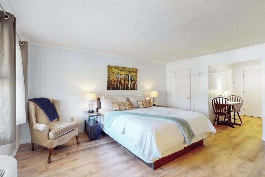 Photo of Bedroom in Flat Rock
