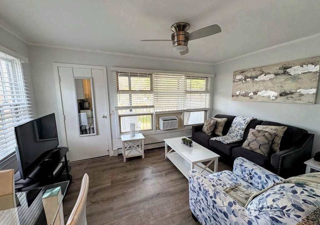 Photo of Livingroom in Flat Rock