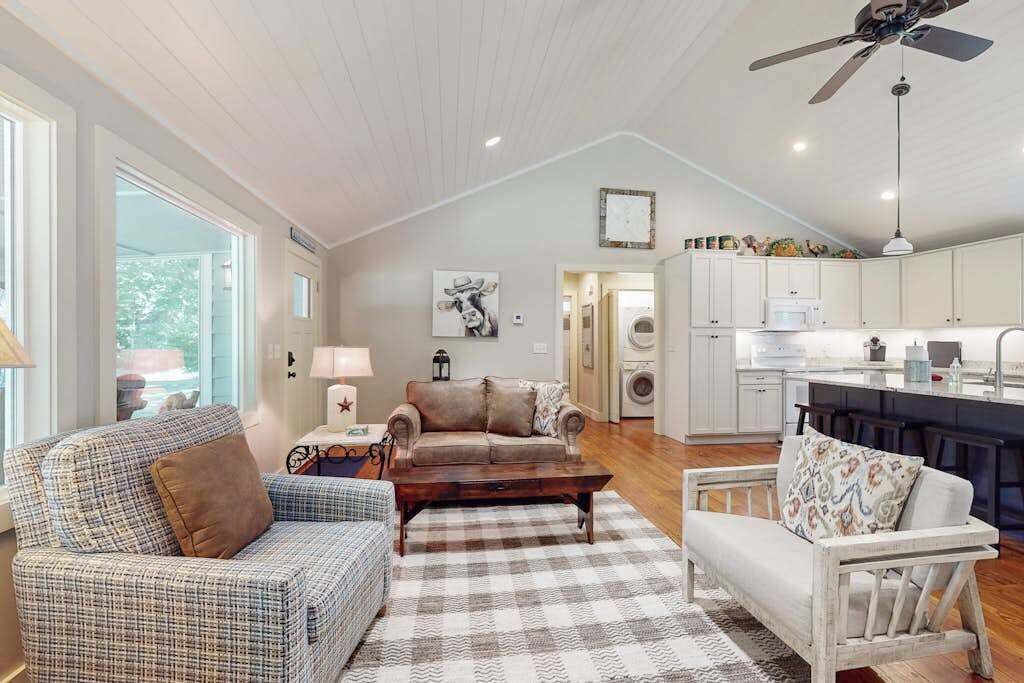 Photo of Livingroom in Flat Rock