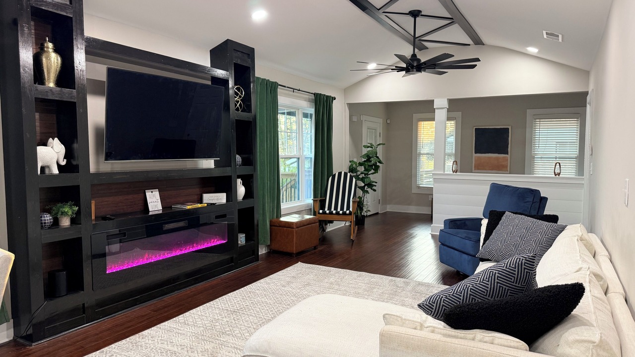 Photo of Livingroom in Candler-McAfee