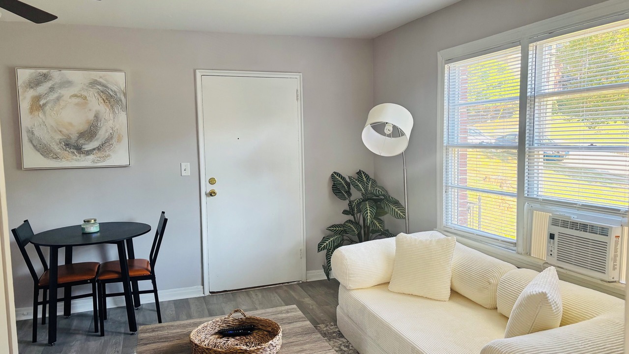 Photo of Livingroom in Candler Park