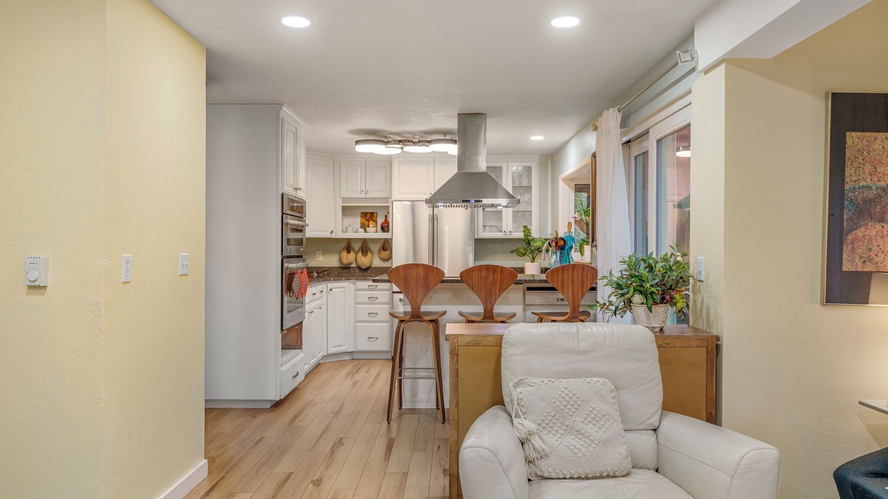 Photo of Livingroom in Shoreline