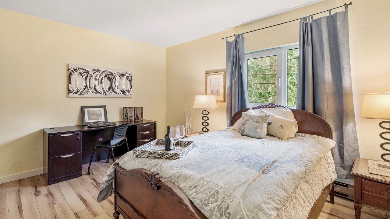 Photo of Bedroom in Shoreline