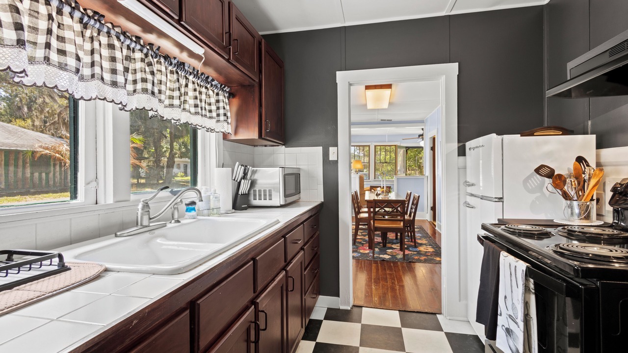 Photo of Kitchen in Yankeetown