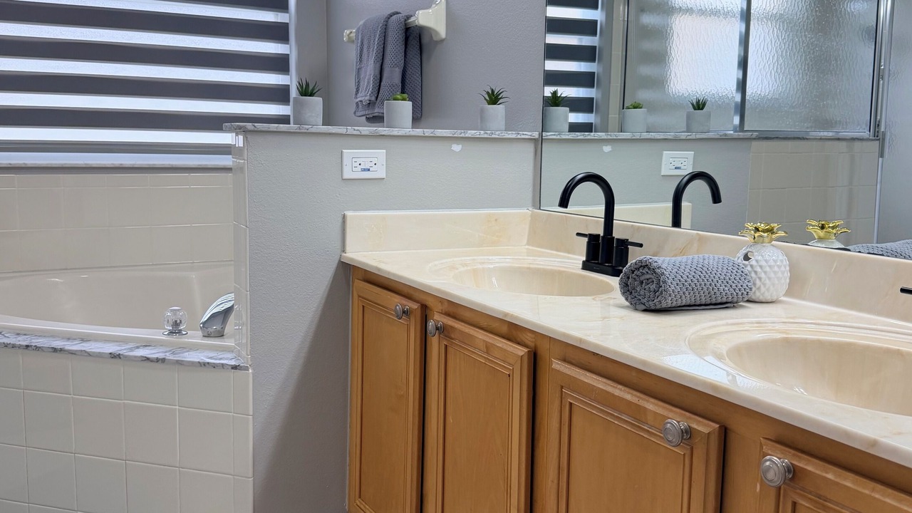 Photo of Bathroom in Crescent Lakes
