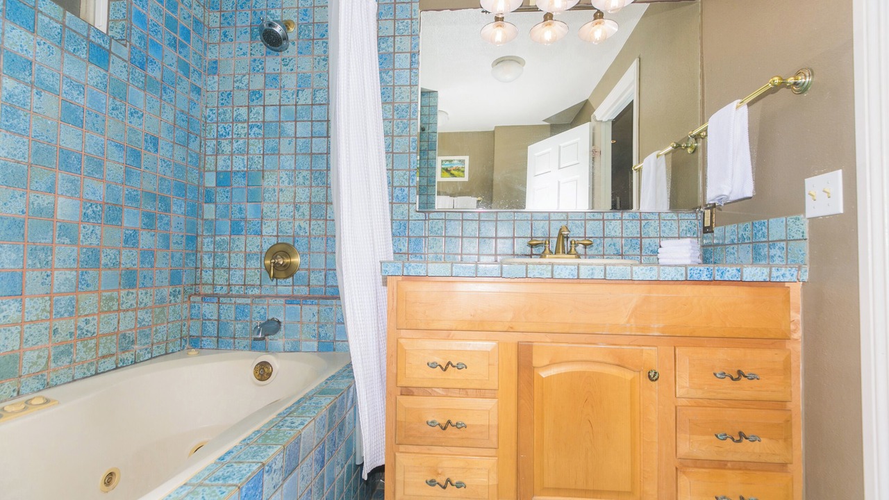 Photo of Bathroom in Waialua