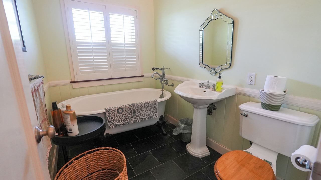 Photo of Bathroom in Haleiwa