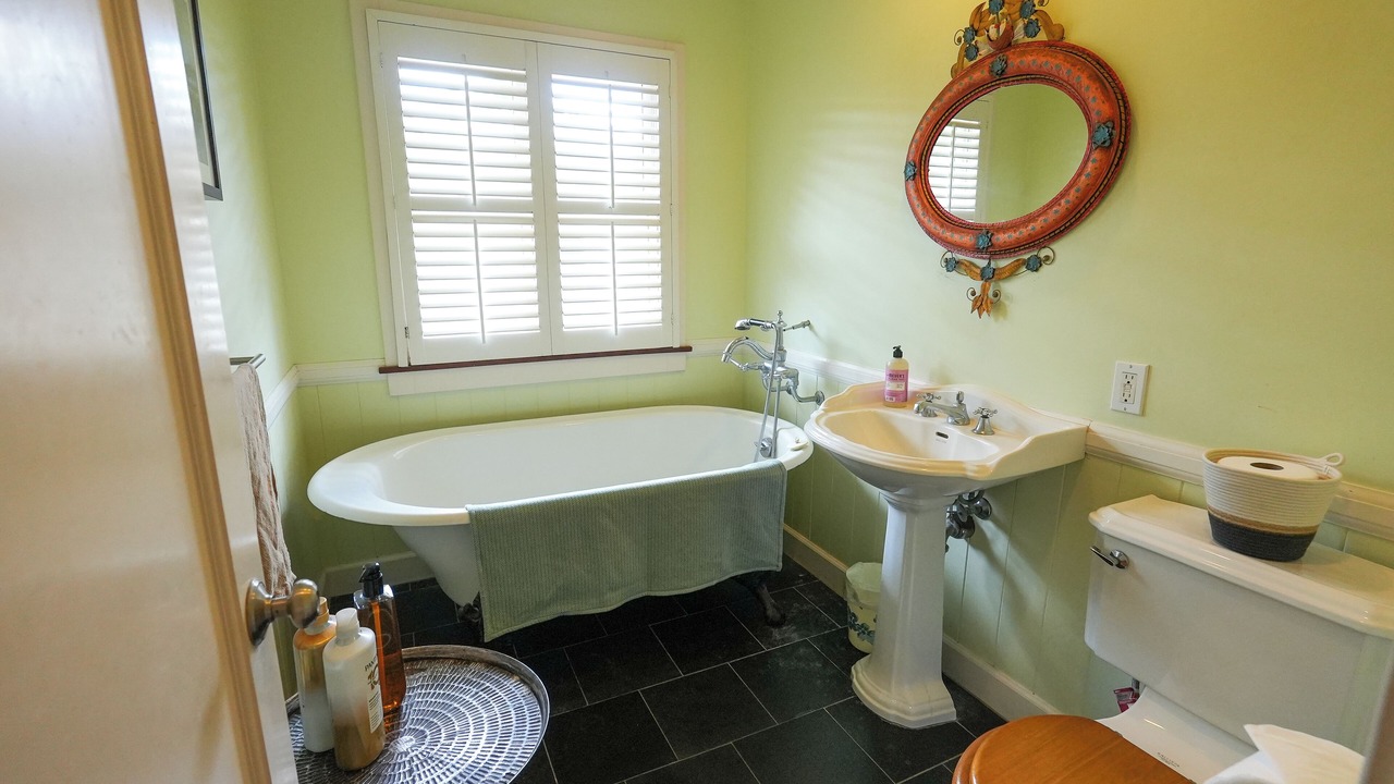 Photo of Bathroom in Haleiwa