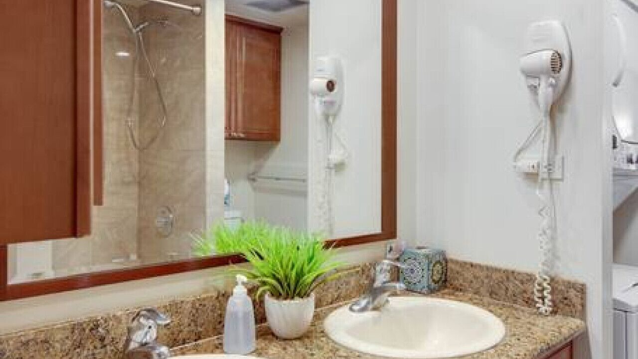 Photo of Bathroom in Diamond Head - Kapahulu - St. Louis