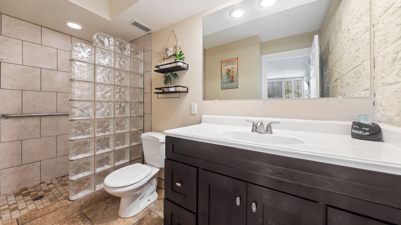 Photo of Bathroom in Maalaea